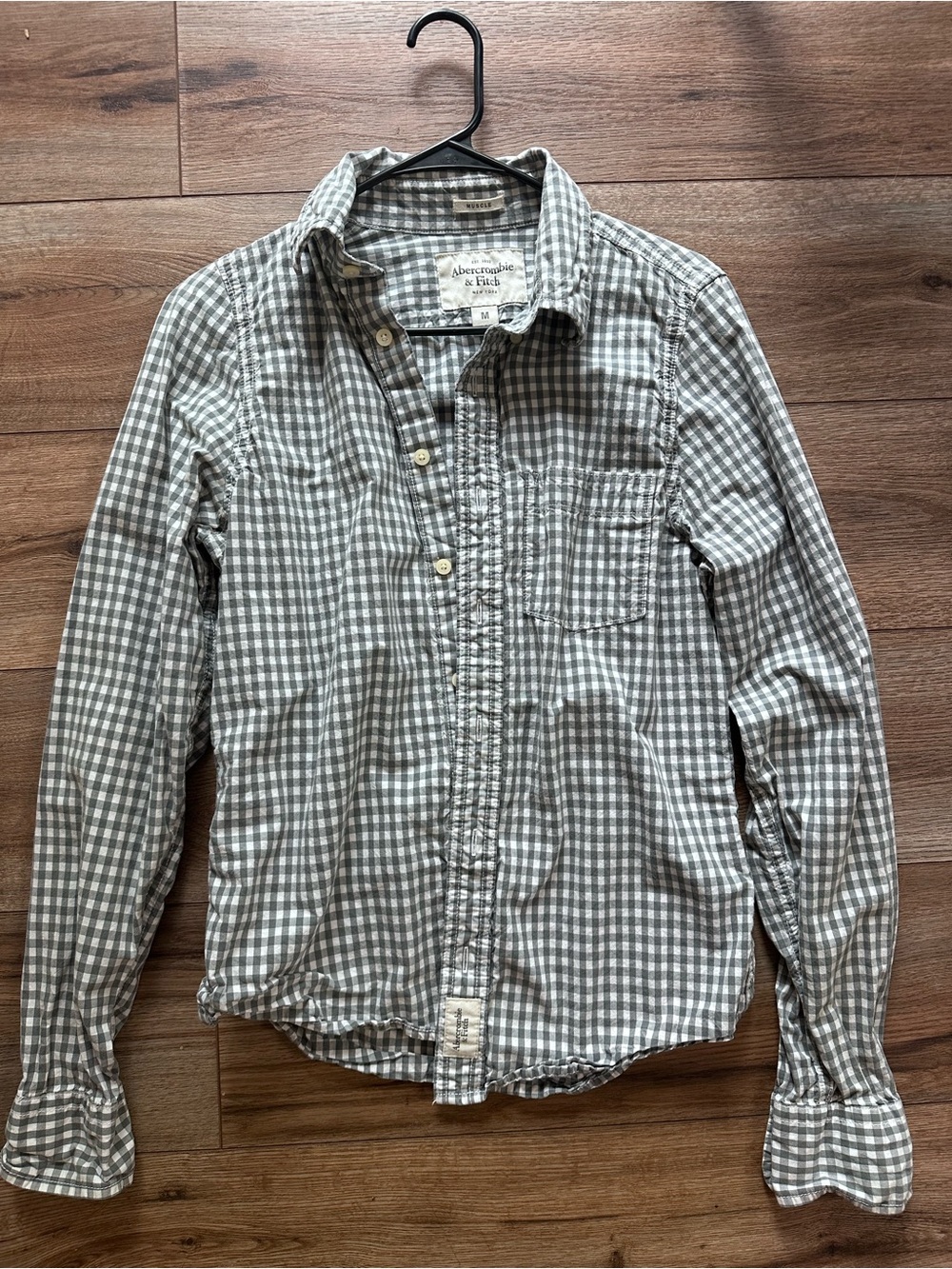 Abercrombie & Fitch Gray Gingham Button-Down Shirt Men’s M